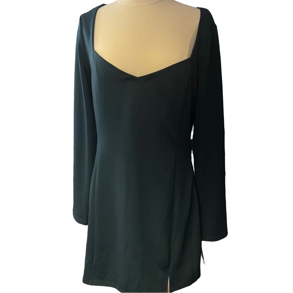 Lulu's Green Sheath Long Sleeve Dress size L NWT
D13
